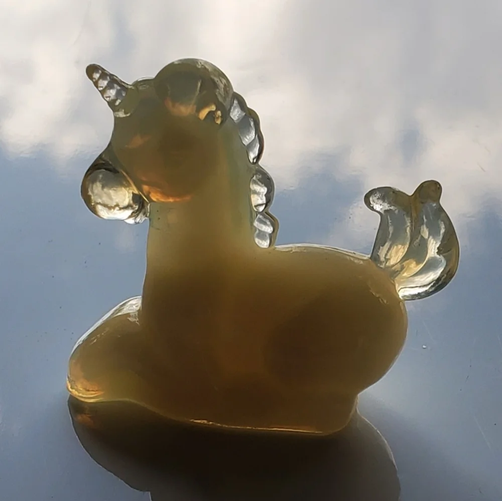 Vntg Boyd Light Yellow Slag Glass Little Lucky the Unicorn 🦄 - Picture 2 of 11